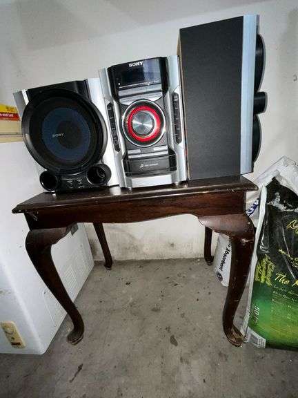 Sony FM/AM/CD Stereo system with remote and 3 disc changer, speakers image