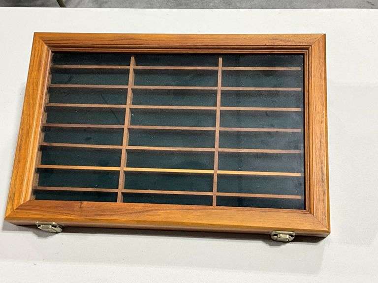 Wooden knife display case with hinged lid image