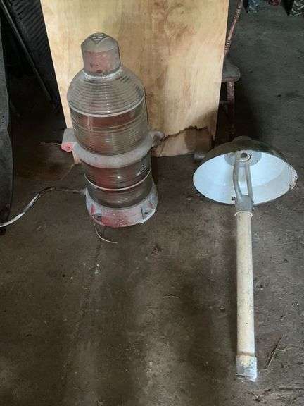 Hughey & Phillips Inc. 300 mm code beacon Model KG-114 image