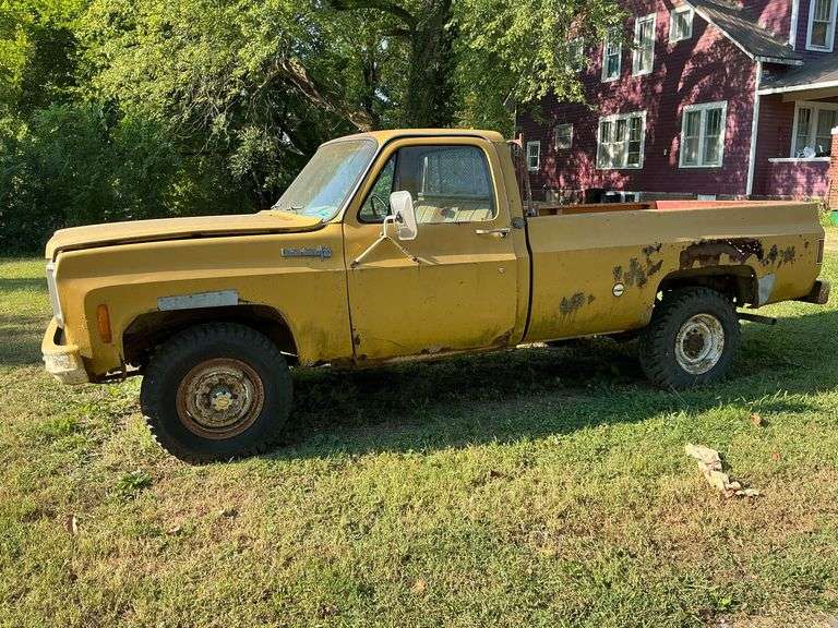 1973 Chevy Custom Deluxe 3/4 ton pick-up. 4-wheel drive, automatic transmission image