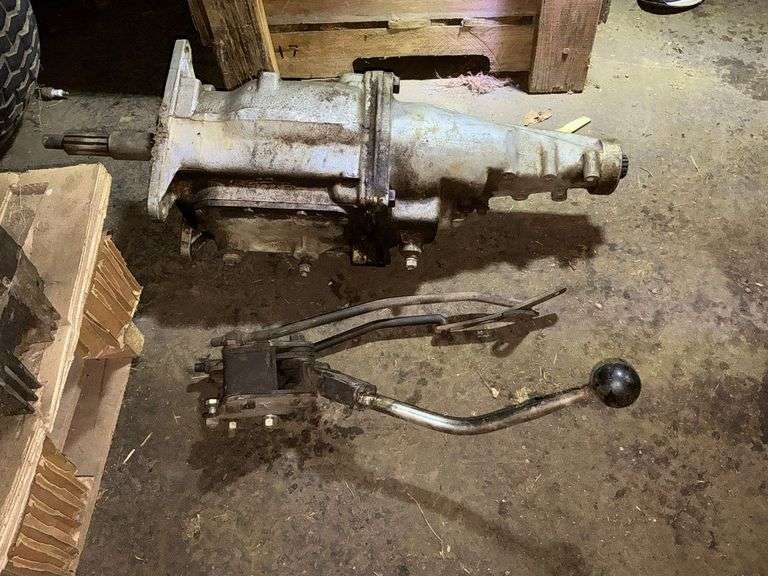 Borg-Warner T10-1C Chevrolet 4-speed transmission image