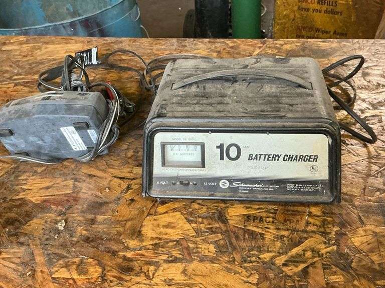 Schumacher 10 amp battery charger image