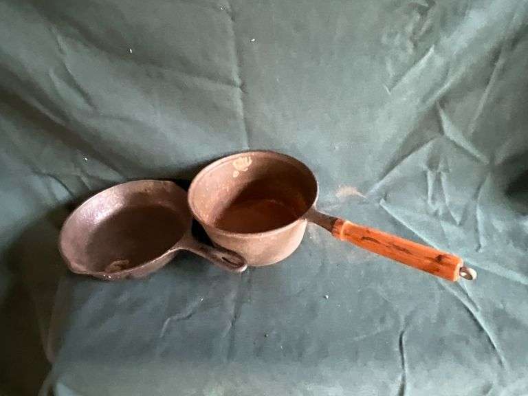 No.  8 1/2" cast iron skillet image
