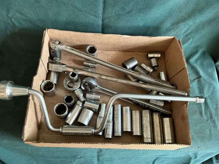 Craftsman 1/2" drive sockets, breaker bars, speed wrench image