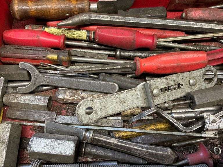 Brake adjuster, spoons, tap & die, punches image