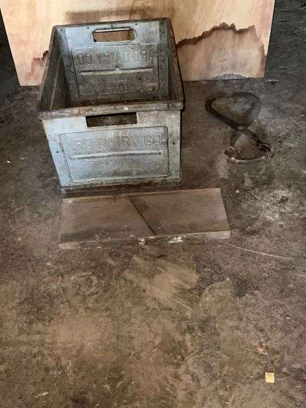 Aro Dairy Co. St. Louis, MO metal milk crate image