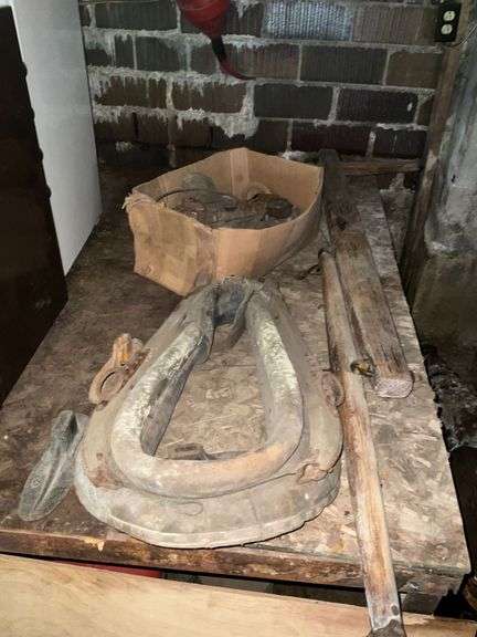Horse collar, hames image