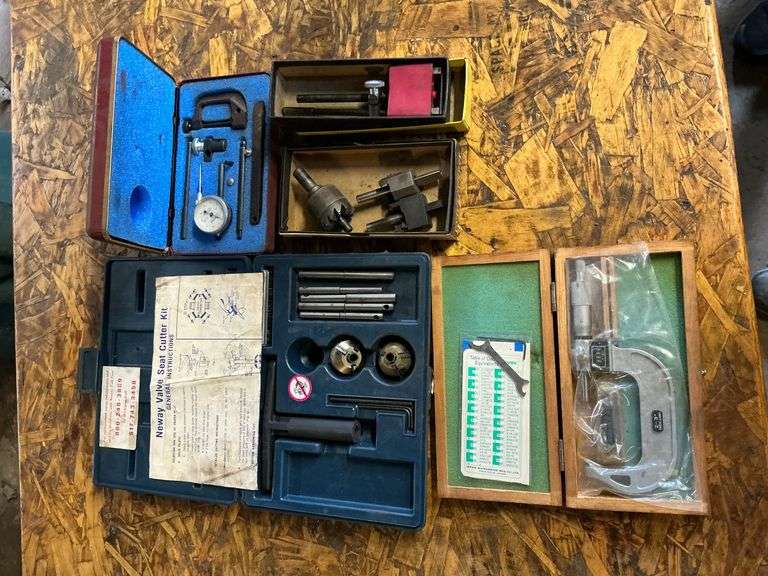 NSK digital 3" micrometer, Central dial indicator with mounts image