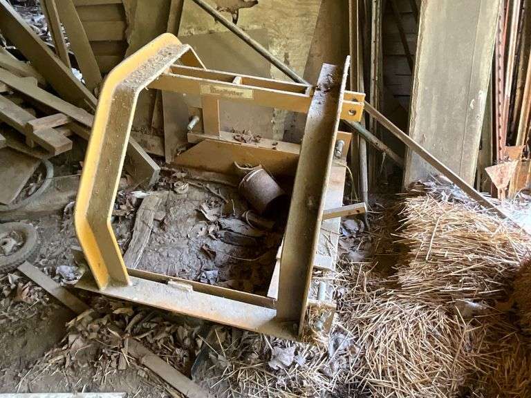 King Kutter 3-point dirt scoop image