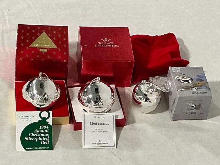 Silverplate pieces, Wm. A. Rogers sweet apple with spoon image