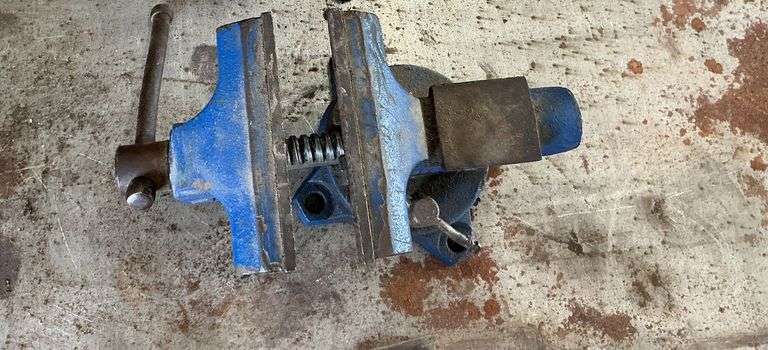 Irwin 4 1/2" bench vise image