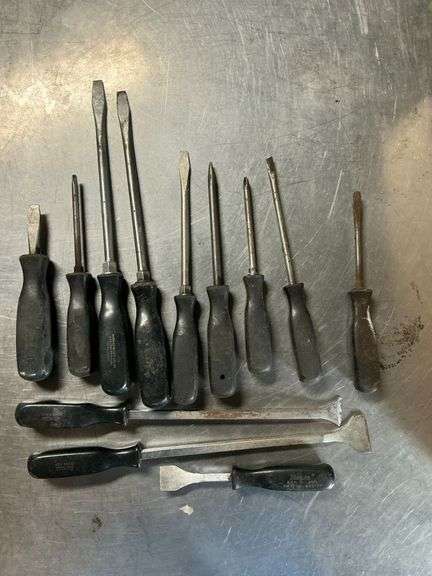 Snap-On screwdrivers and scrapers image
