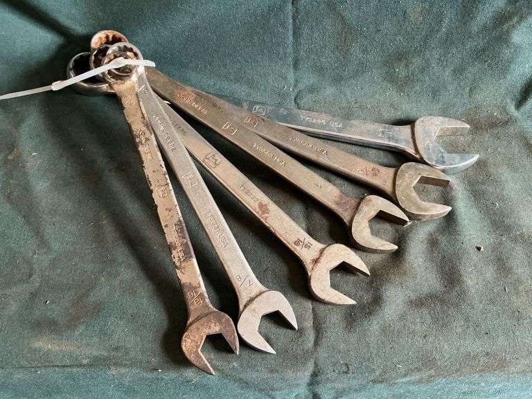 John Deere combination wrenches image