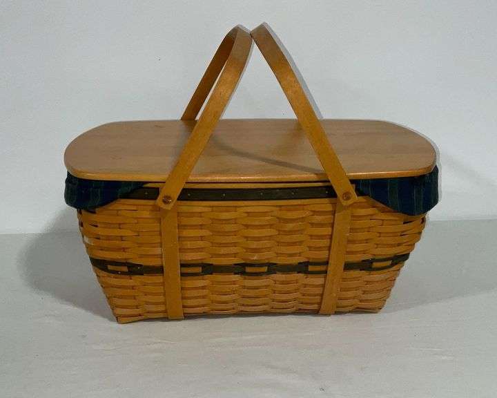 1999 Family Picnic Basket with cloth liner and plastic liner image