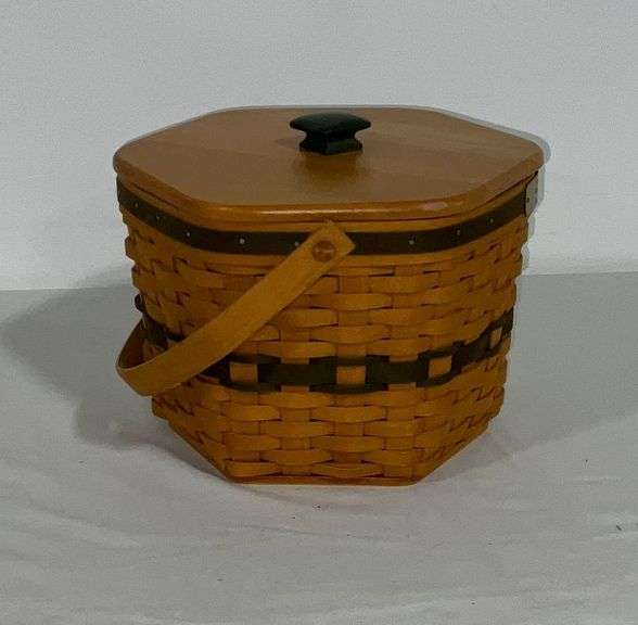 Longaberger Christmas Collection 1997 Edition Snowflake Basket with handle image