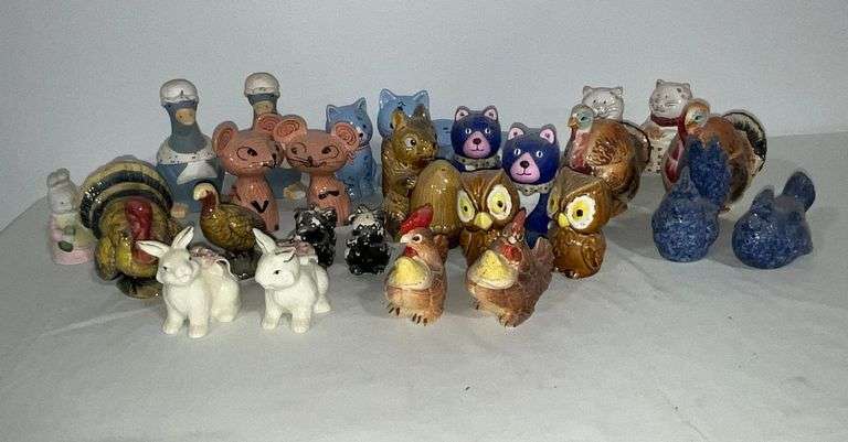 Salt & pepper shakers image