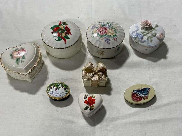 Assorted dresser boxes and trinket boxes image