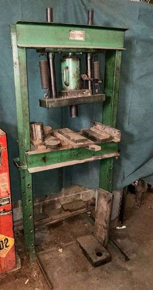 Carolina Tool & Equipment hydraulic press image