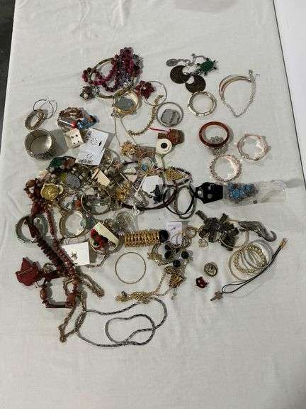 Costume jewelry image
