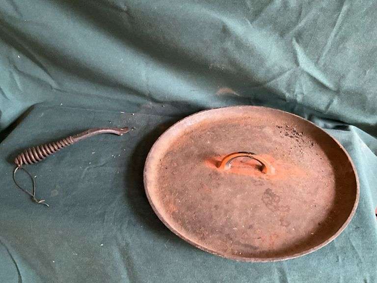 Griswold No. 10 lid, possibly repaired image