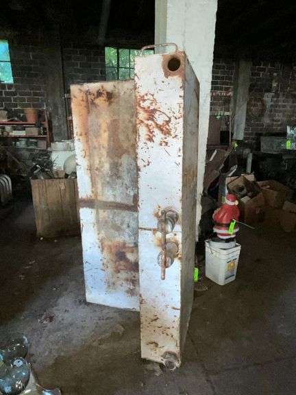 Truck bed fuel tank image