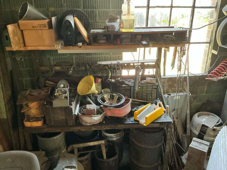 Metal step stool, parts organizers, braces, metal cans, oil suction gun image