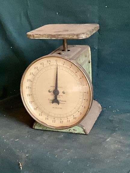 Vintage 25 lb. kitchen scale. image