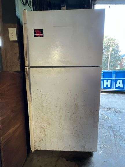Kenmore refrigerator, working condition, 65" T x 32" W x 31" D image