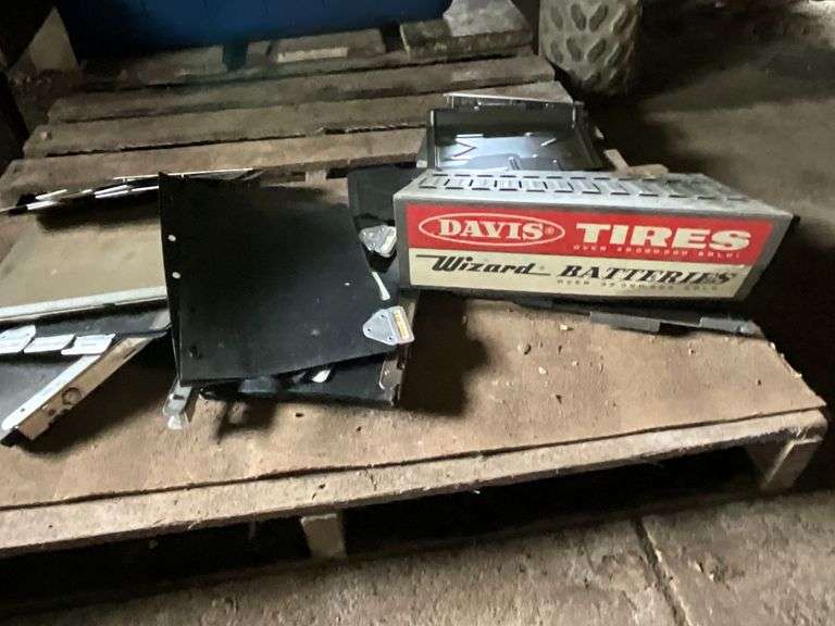 Davis Tire Wizard Batteries counter catalog rack with inserts image