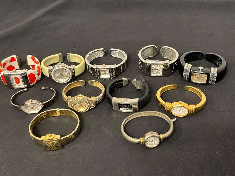 Women's cuff watches image