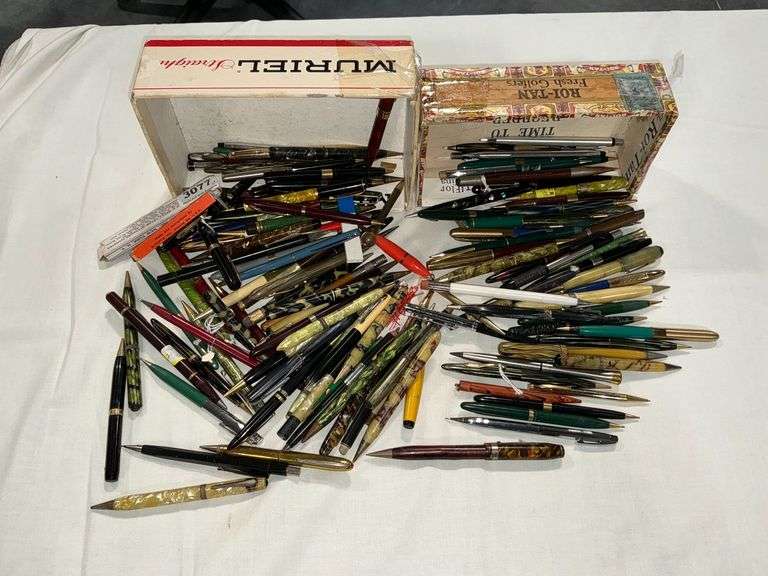 Assorted vintage mechanical pencils image