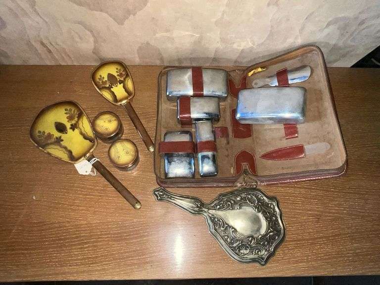 Hand held mirrors, dresser set, travel toiletry set image