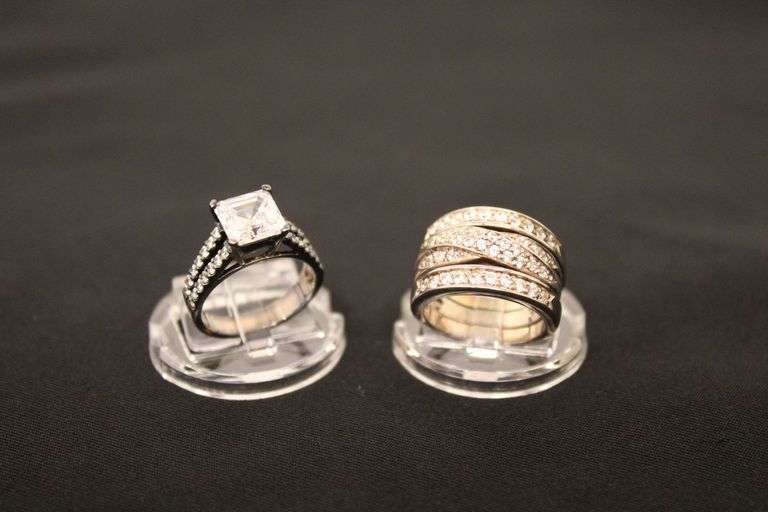 2 Sterling Silver rings both with decorative stones & size 5 1/4, one ring has a larger stone image