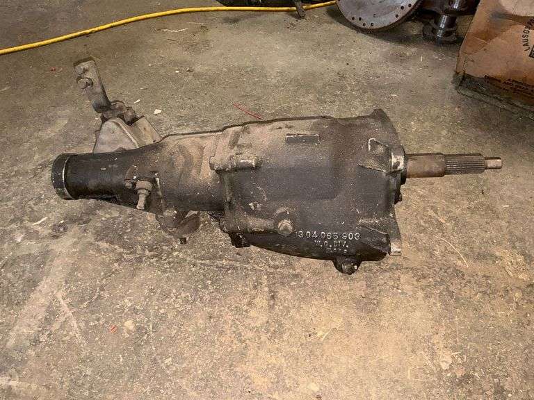 Borg-Warner 4-speed transmission with Hurst shifter image