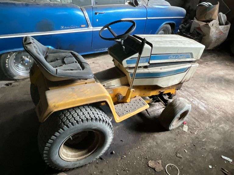 Cub Cadet 1250 hydrostat lawn mower, no deck image