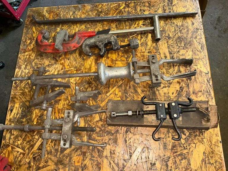 Automotive tools, pipe cutters image