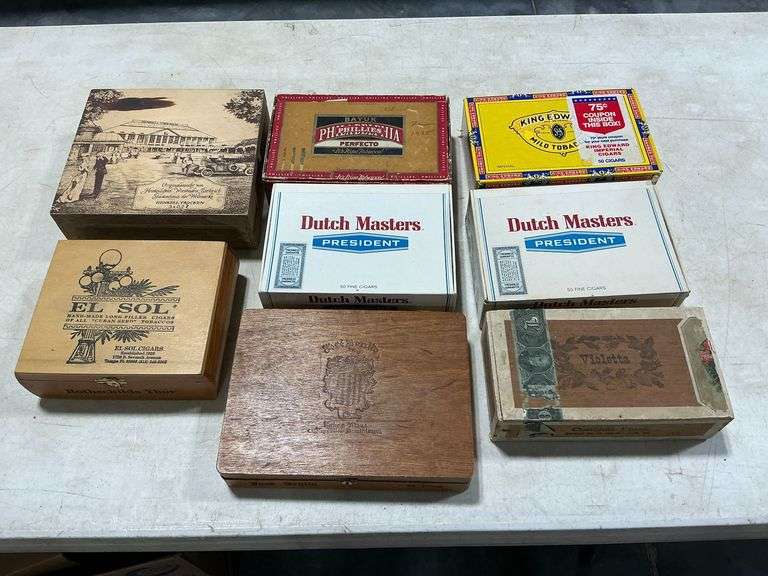Cigar boxes image