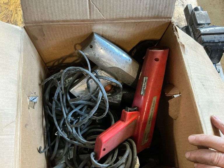 Shelf and contents image