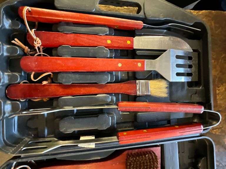 Grilling tool set in plastic case image