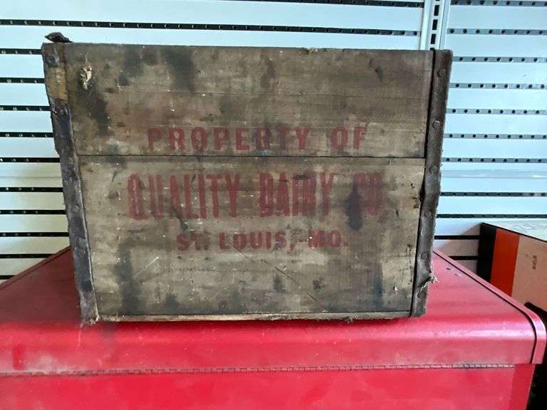 Quality Dairy Co. wood milk box image
