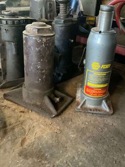 Assortment bottle jacks image