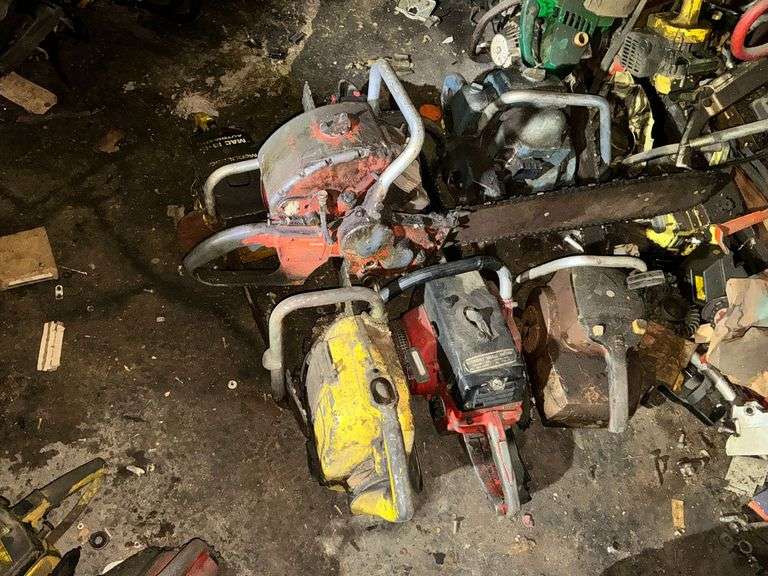 7 vintage chainsaws image