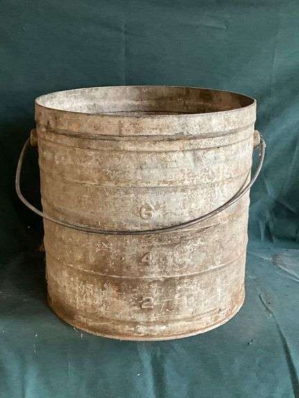 10 gallon bucket. image