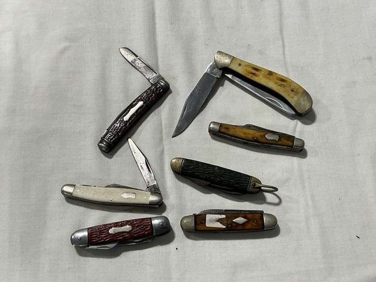 Assorted pocket knives image