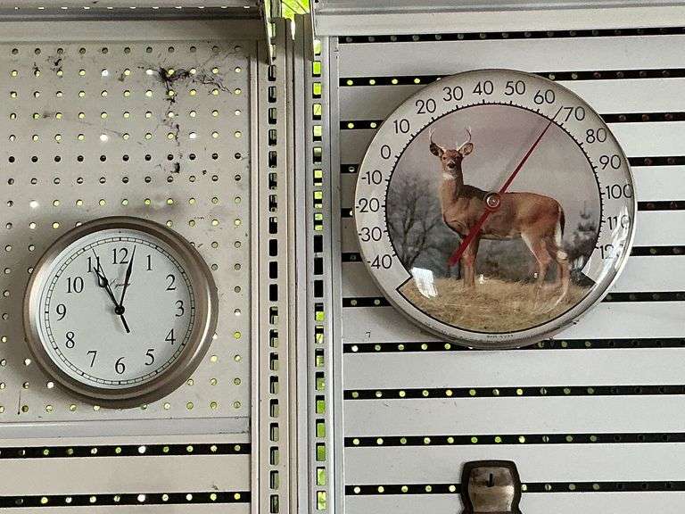 Deer thermometer and battery operated clock image
