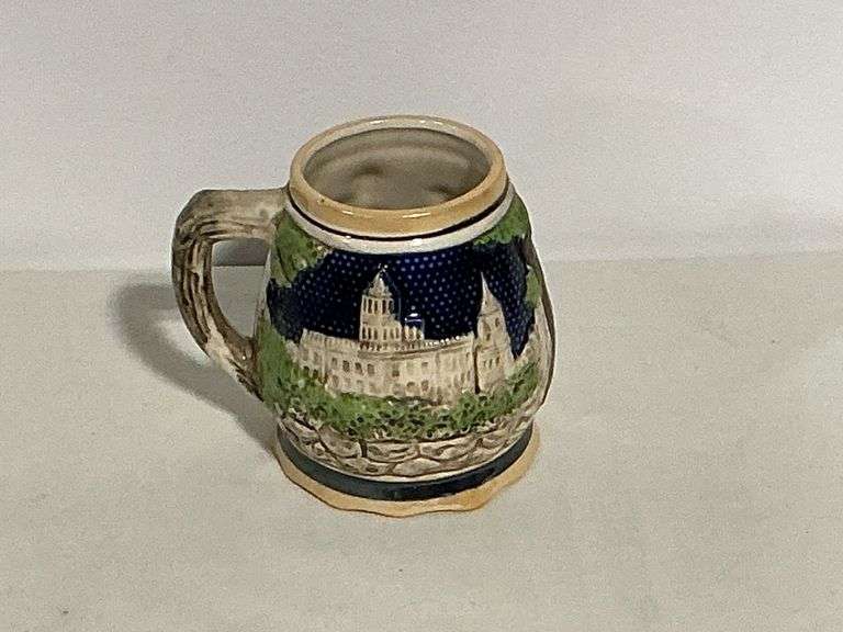 Musical stein plays "Beer Barrel Polka" image