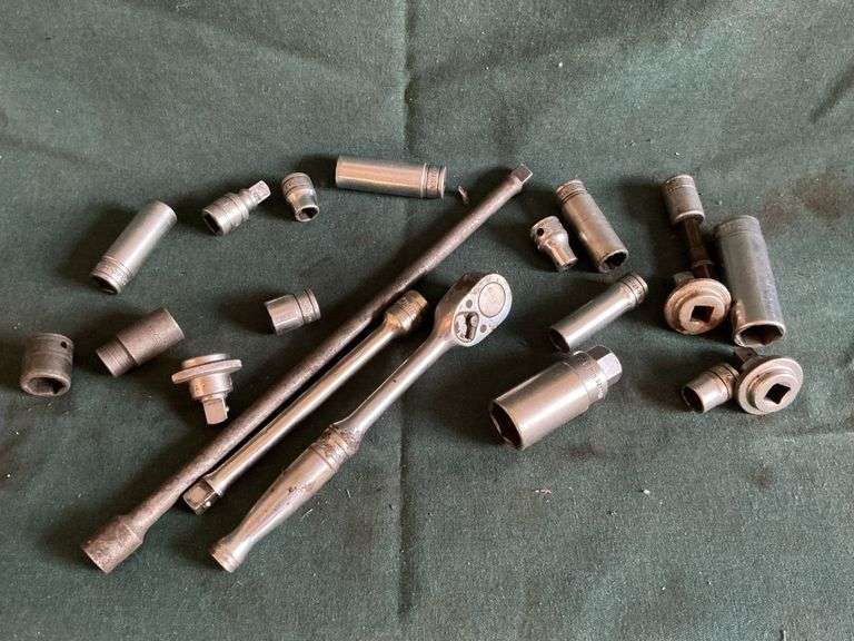 Snap-On 3/8" drive ratchet, extension, assorted sockets image