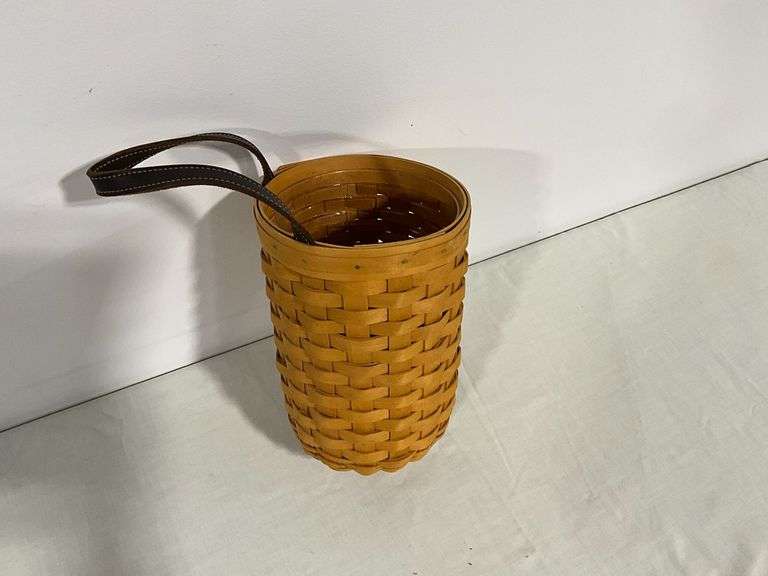 2001 Longaberger large gatehouse basket with leather strap and plastic liner image