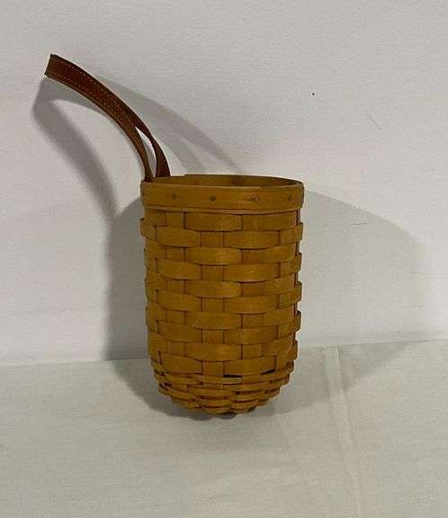 2002 Longaberger small gatehouse basket with plastic liner image