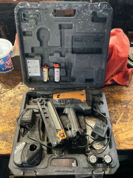 Bostitch finish nailer 2 1/2" finish nailer Model GFN1456K image